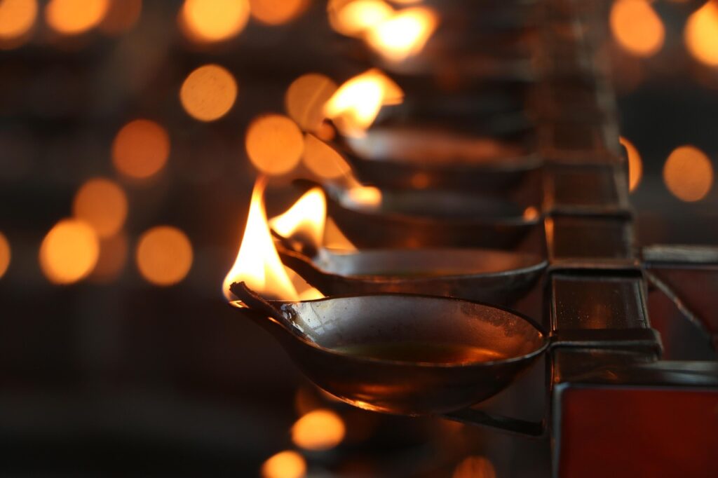 冬におすすめの手の甲のハンドマッサージ方法は？