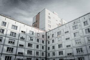 デコルテのくすみ改善に効果的なスキンケア方法は？