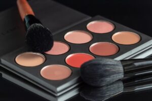 首や手の甲、デコルテに最適な化粧品はどれがおすすめ？