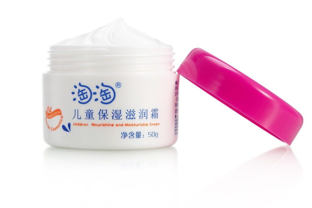 首や手の甲、デコルテの保湿ケアはどうすれば効果的？