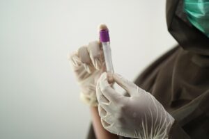首や手の甲、デコルテの美容医療はどれがおすすめ？