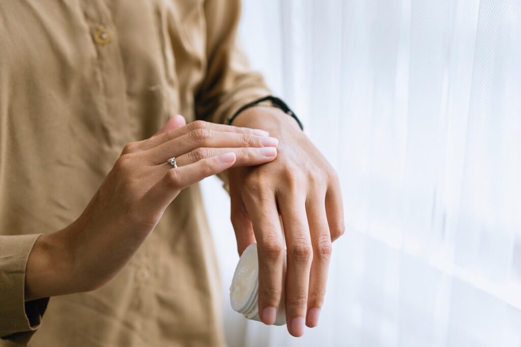 手の甲にレチノールクリームを使うとどんな効果があるの？